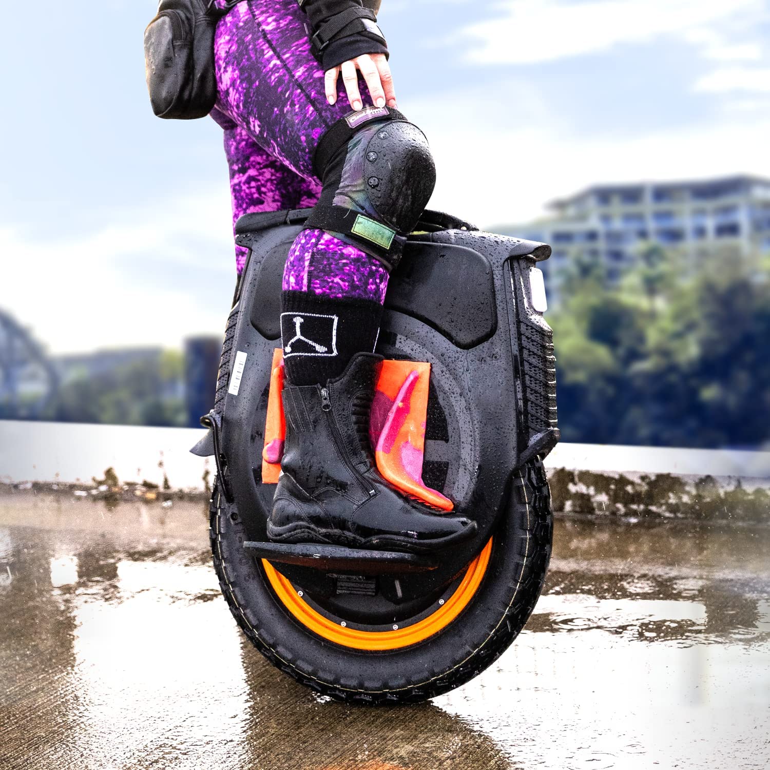 The INMOTION V12HT Electric Unicycle is now on sale! VROOOMIN